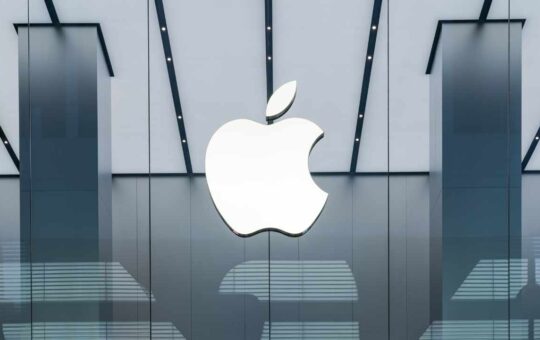 Coinbase CEO Says Apple's Crypto Policy Raises 'Potential Antitrust Issues'