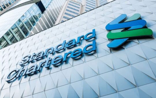 Standard Chartered Analyst Explains Why BTC Will Suffer Even More in 2023 (Report)