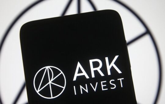 Cathie Wood's Ark Invest Sells $5.8M in Coinbase, Grayscale Bitcoin Trust Shares as Crypto Market Surges